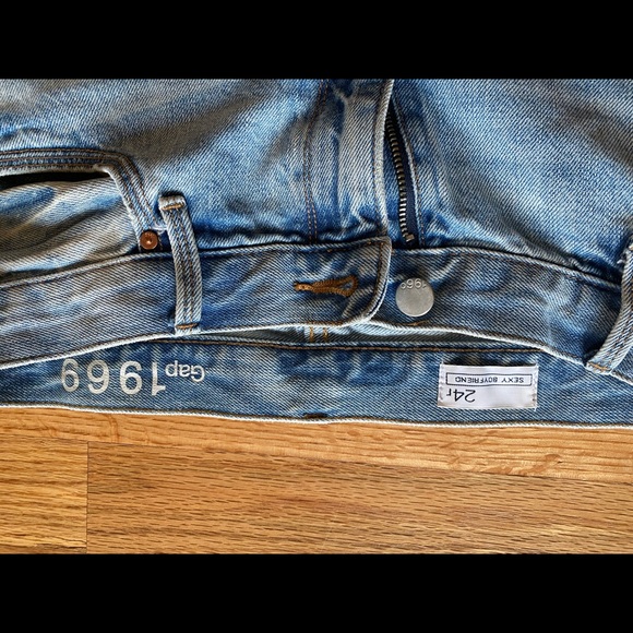 Gap Boyfriend Jeans - Picture 3 of 4